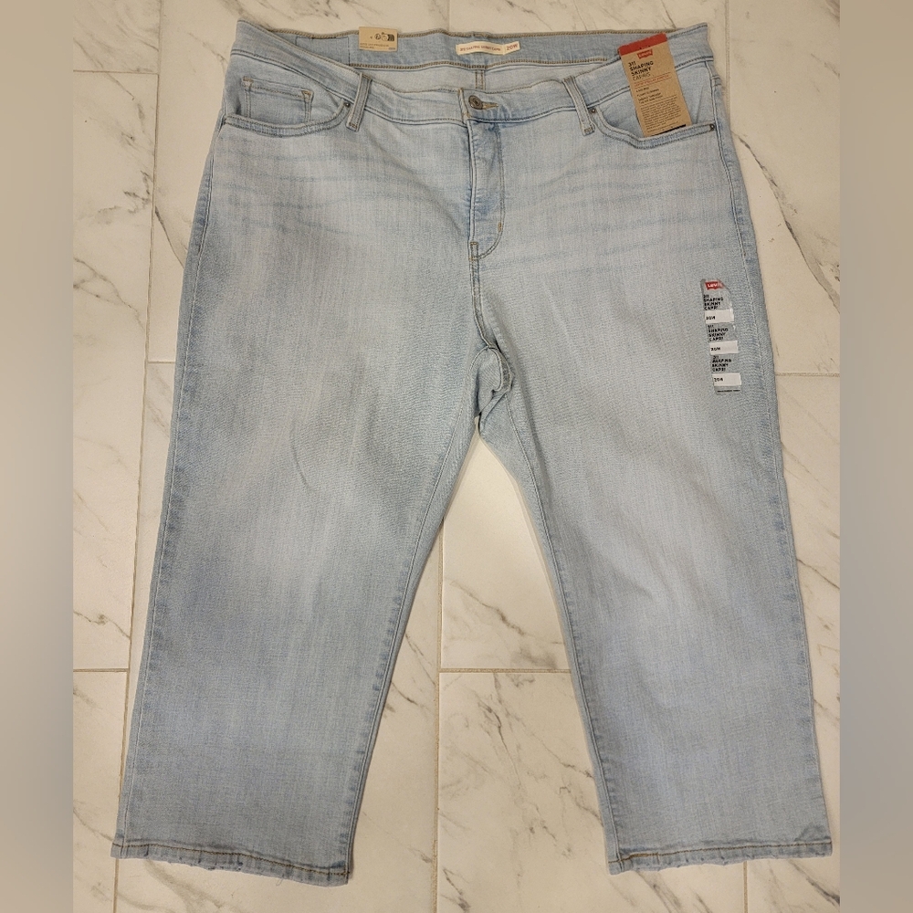 NWT Levi's 311 Shaping Skinny Capri Size 20W Light Wash Color